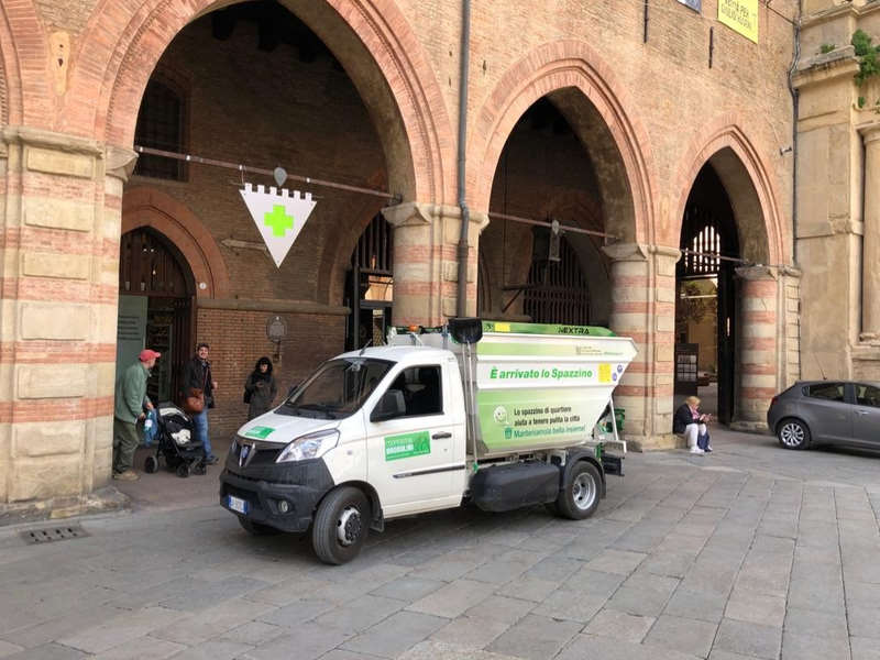 Al via un piano straordinario di cura e pulizia del centro storico di Bologna