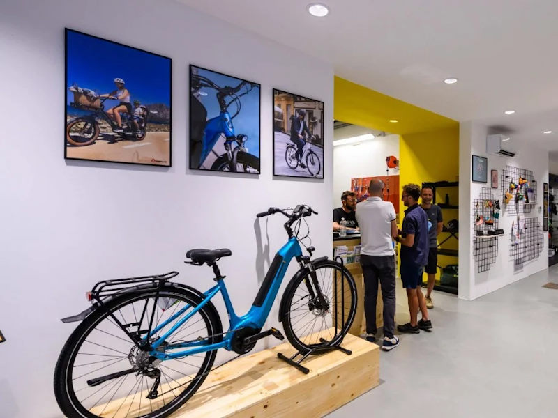 Riaperta la Velostazione in via Indipendenza