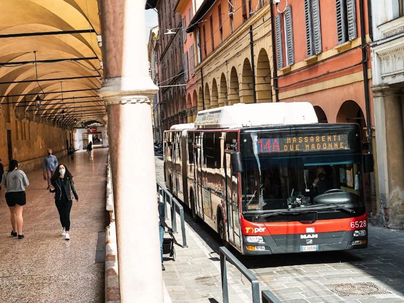 Arrivano le carte ricaricabili Tper. E il Comune le regala alle famiglie