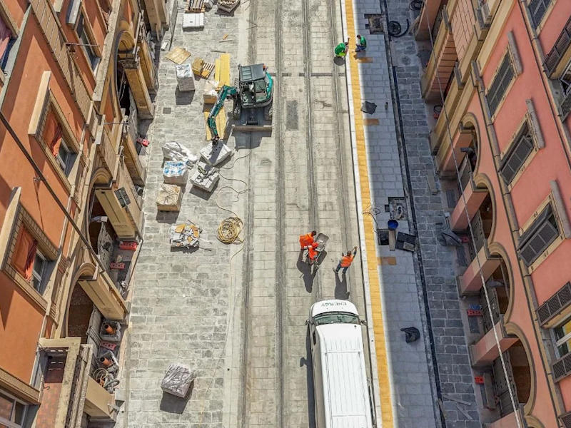 A Natale la nuova via Indipendenza con le luci di artista di Luca Carboni