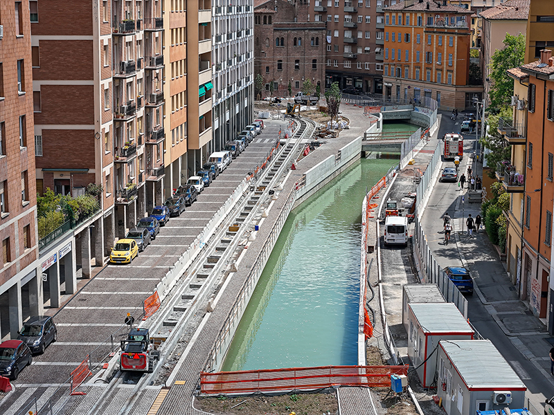Tram, avanza il cantiere in via Riva Reno - guarda il video