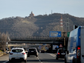 Le nostre auto. Quante sono e quanto inquinano: il report sui veicoli in circolazione nella città metropolitana di Bologna